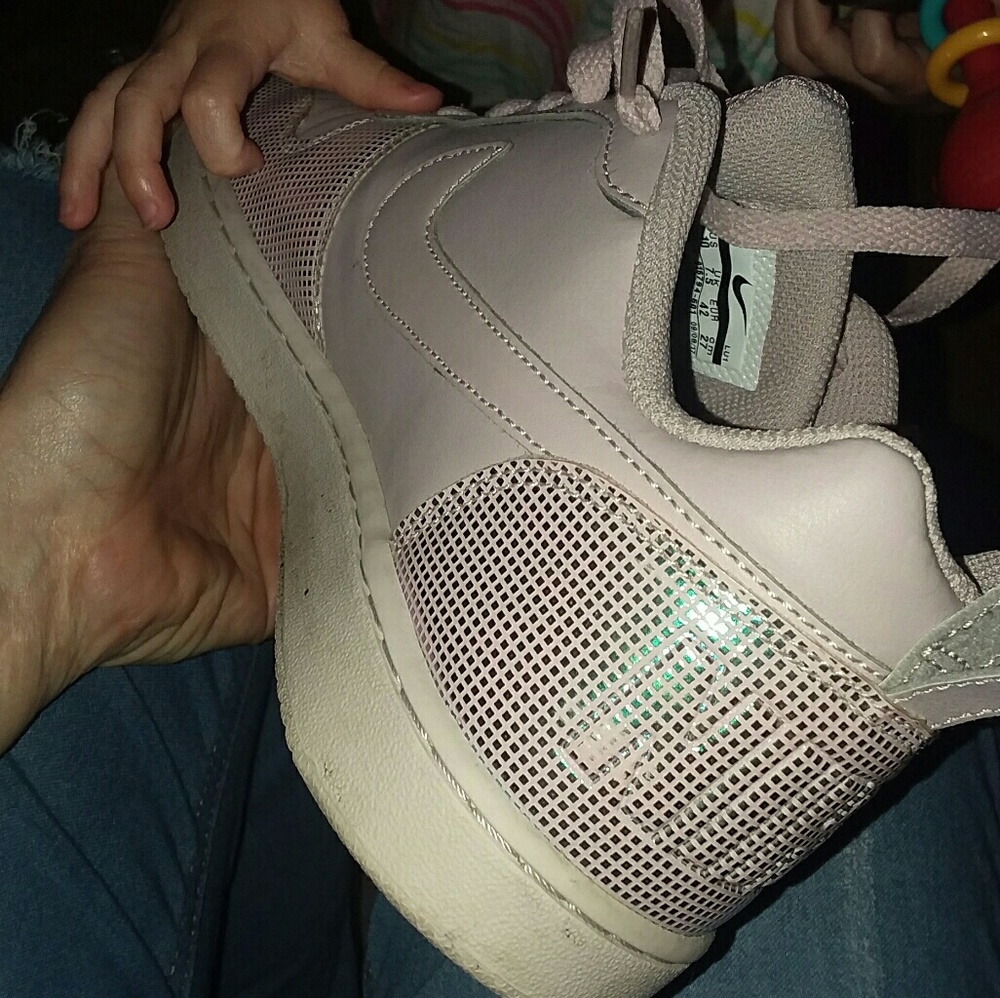 Nike shoes - Picture 4 of 4